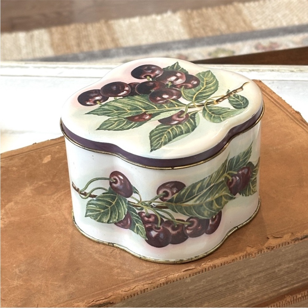 Vintage Pomona Daher England Metal Tin. 4.5"x3 Cherry | Vintage | Scalloped